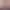 Un homme ajuste des lunettes sur son visage avec une expression surprise
